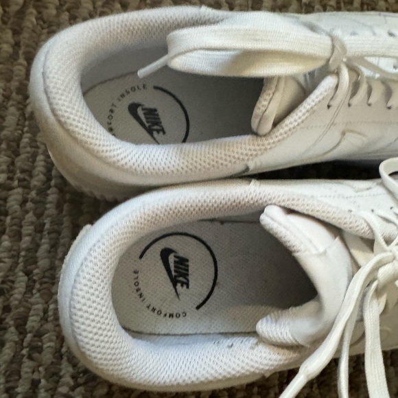 LIKE NEW Nike Court Legacy Lift - White - Picture 4 of 6